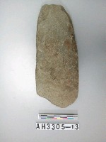 藏品(大長條形打製石斧)的圖片